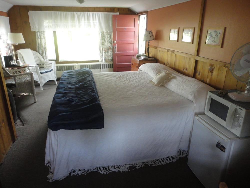 The Cabins at Autumn Mountain Winery photo 12