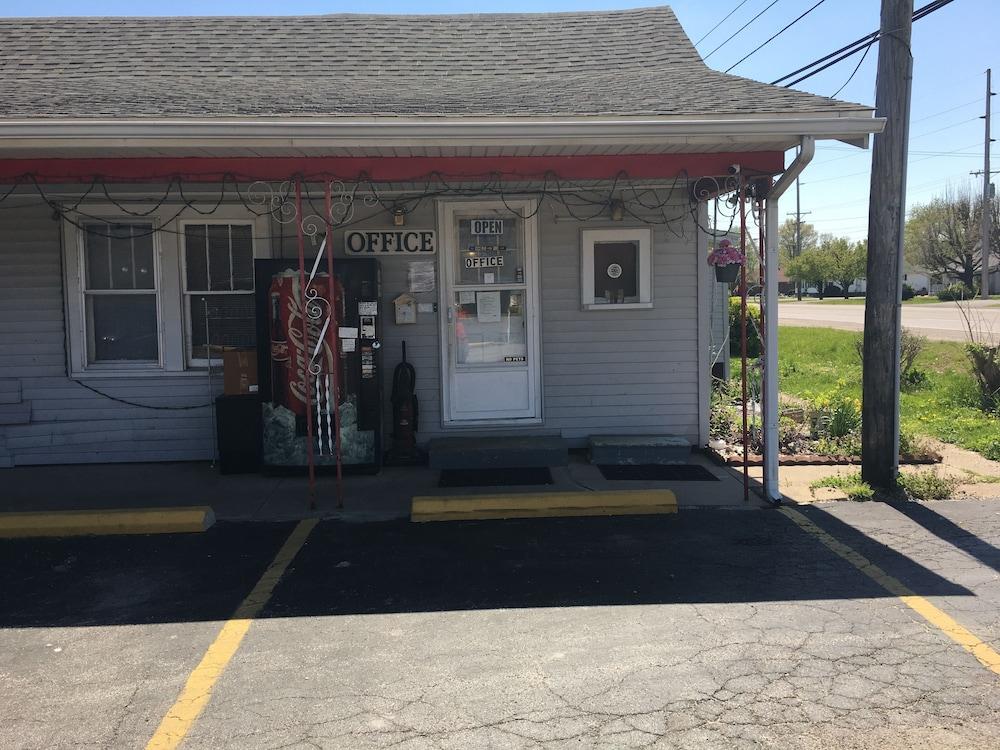 Budget Inn Du Quoin photo 10