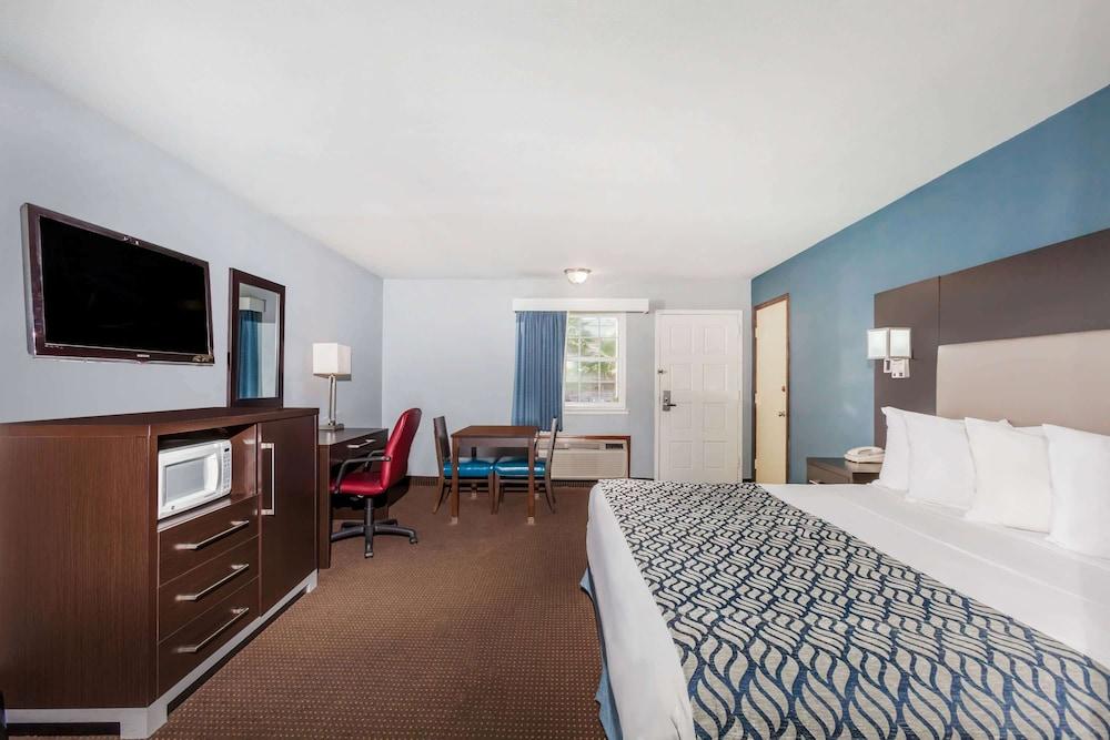 Days Inn by Wyndham Austin/University/Downtown photo 24