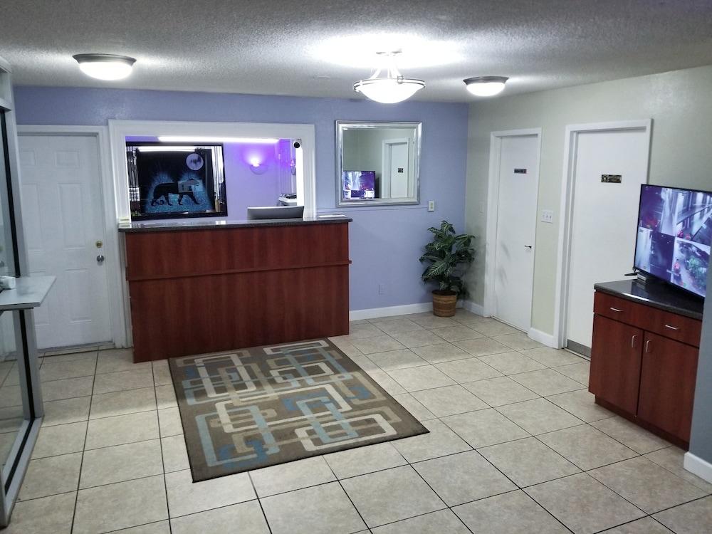 Econo Inn photo 16