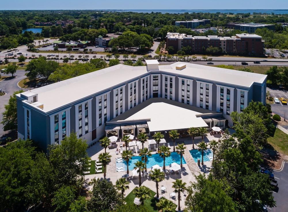 Hotel Indigo Mount Pleasant by IHG photo 1
