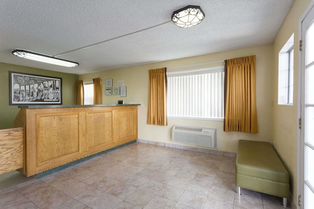 Super 8 by Wyndham Ridgecrest photo 21