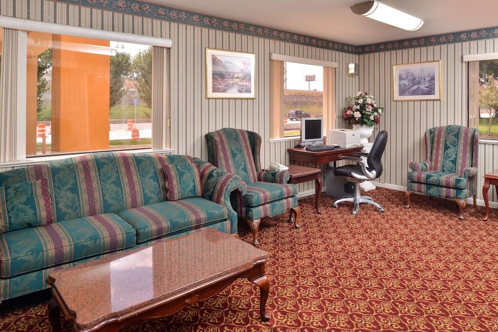 Americas Best Value Inn & Suites Houston Brookhollow NW photo 3