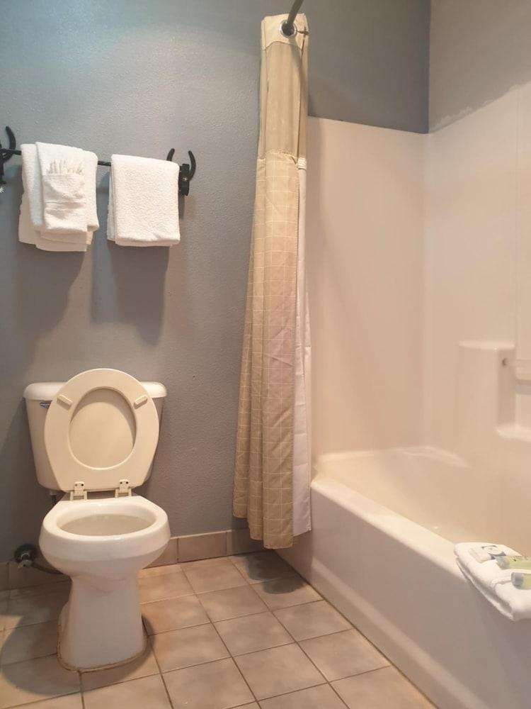 Riata Inn photo 21