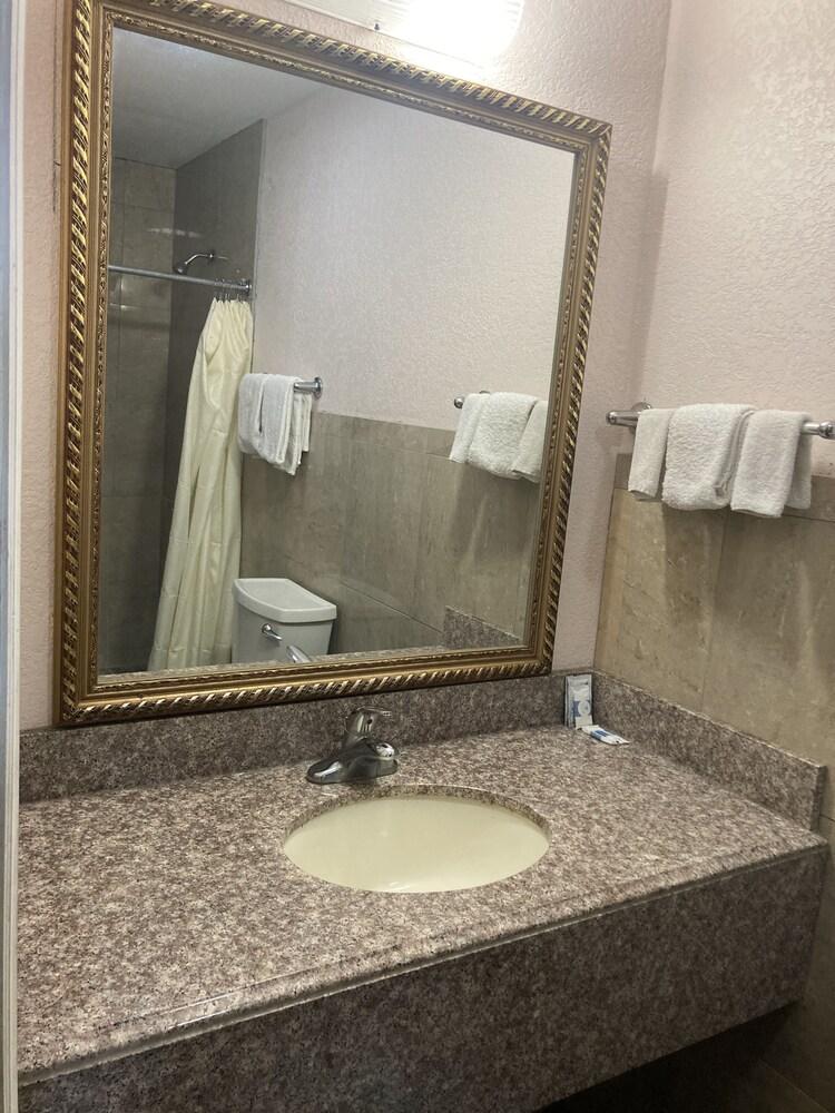 Capri motel photo 16