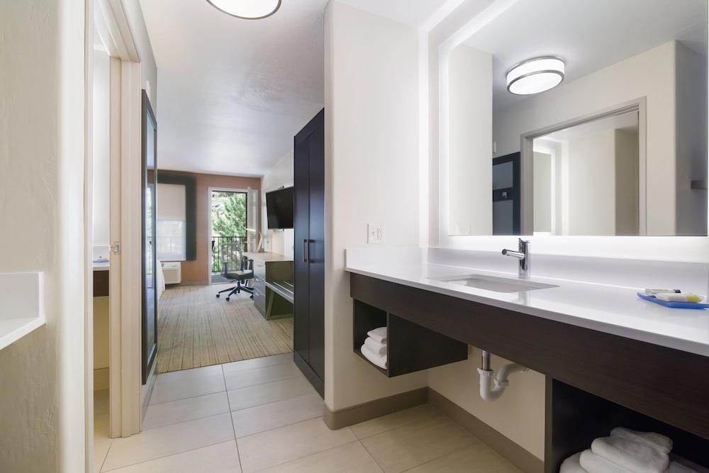Holiday Inn Express Hotel & Suites Custer by IHG photo 11