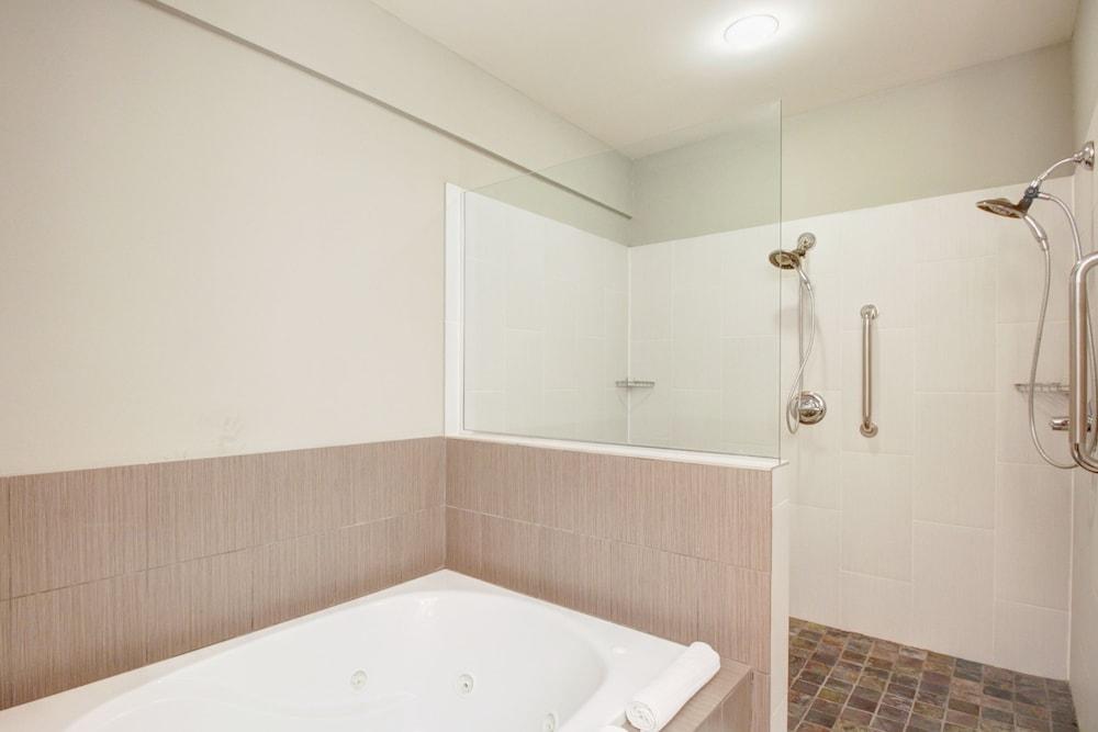 Hotel Indigo WACO - BAYLOR by IHG photo 57