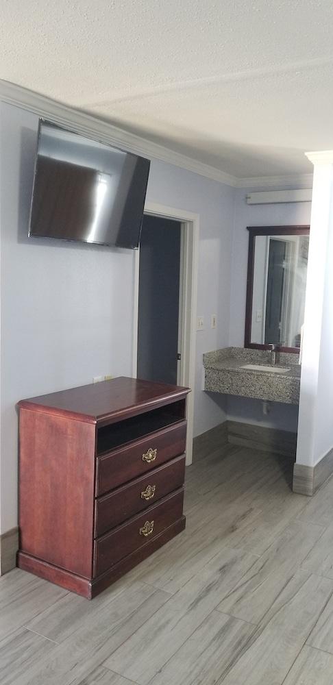 Carrizo Executive Inn photo 14