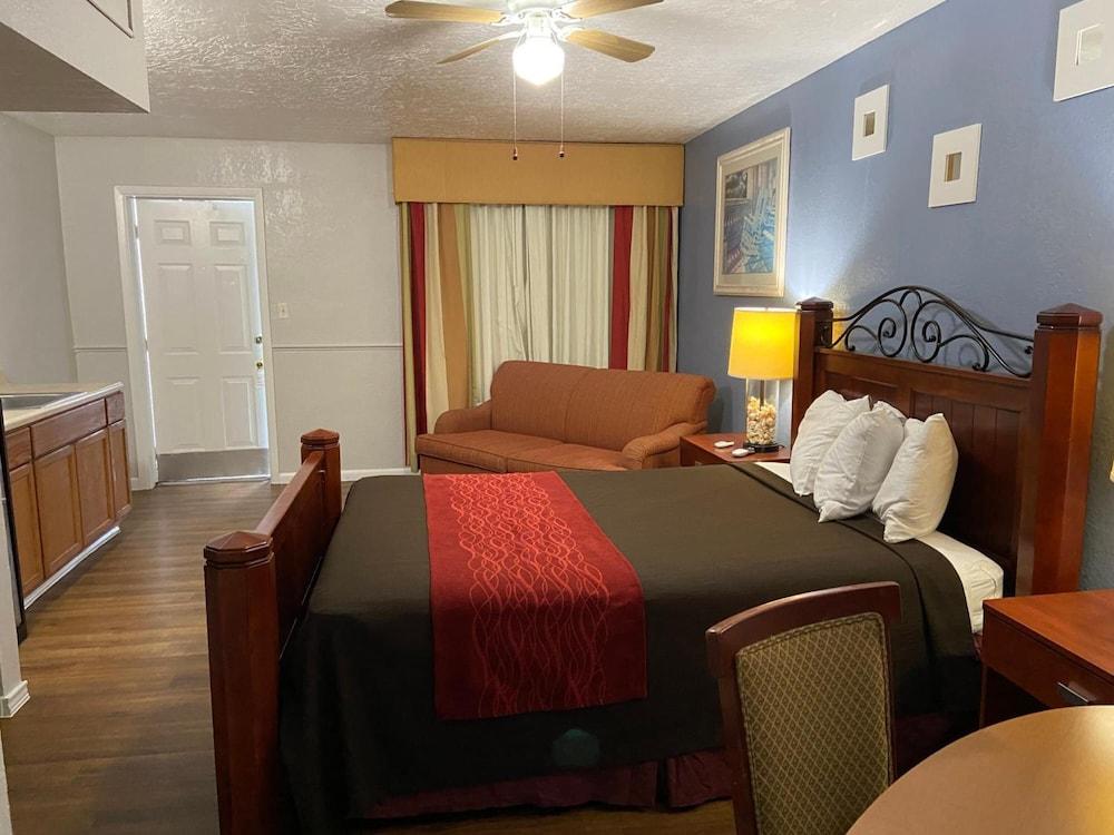 Delux Inn Clearwater photo 33