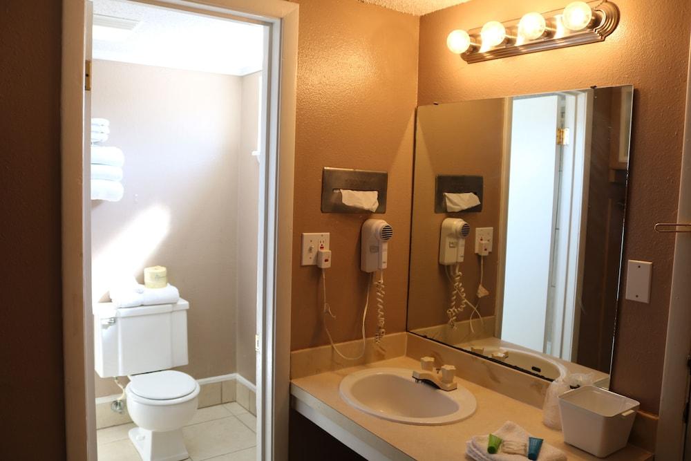Friendship Inn photo 4