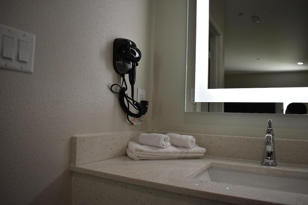 Bluestar Inn photo 36