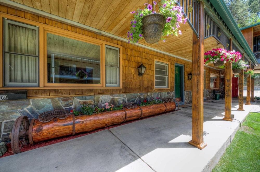 Cedar Wood Inn photo 1