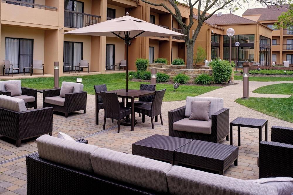 Courtyard by Marriott Detroit Dearborn photo 32