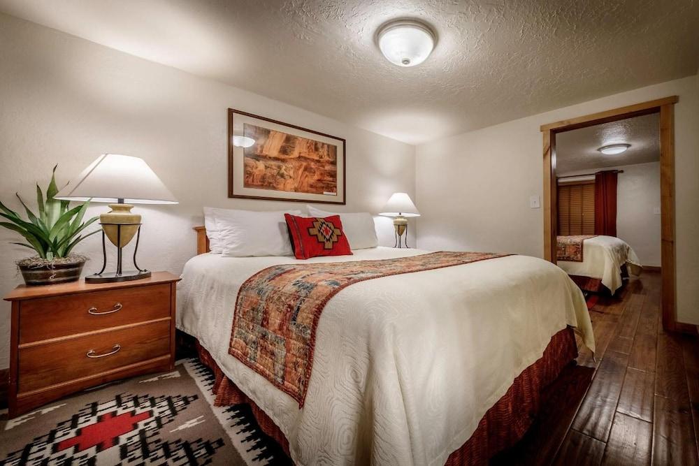 Stone Lizard Lodging photo 16