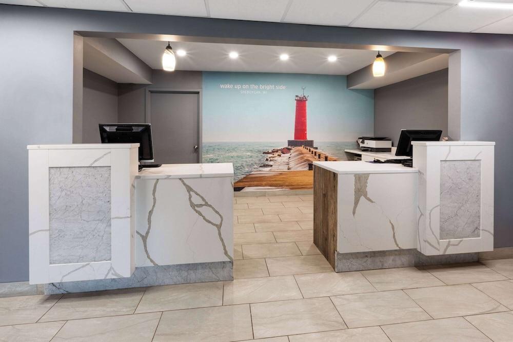 La Quinta Inn by Wyndham Sheboygan photo 39