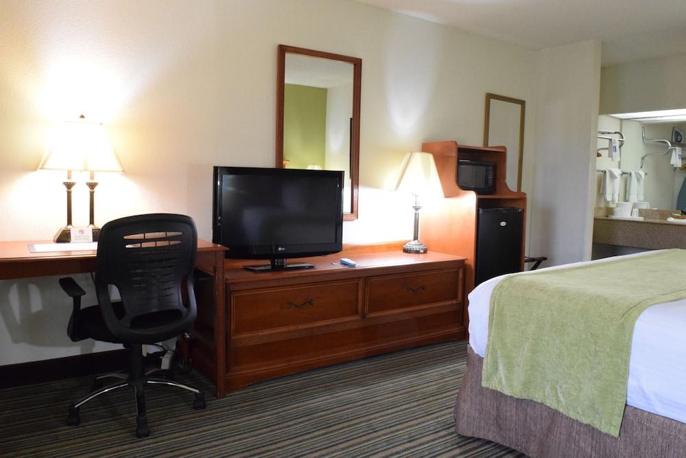 Ramada by Wyndham Savannah Gateway photo 6