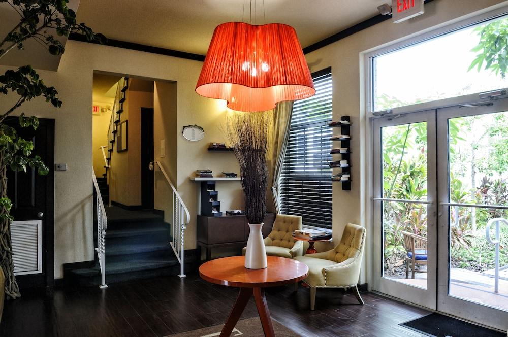Tradewinds Apartment Hotel photo 2