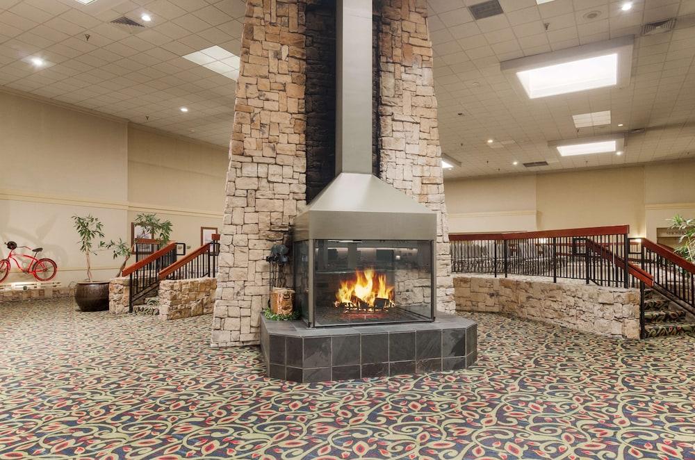 Red Lion Hotel & Conference Center Cheyenne photo 55