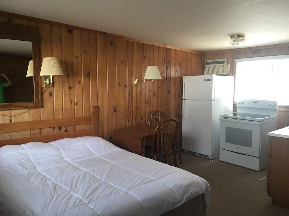 Waters Edge Motel photo 5