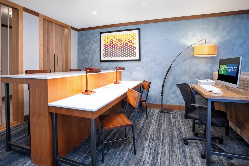 Holiday Inn Express & Suites Buffalo by IHG photo 35
