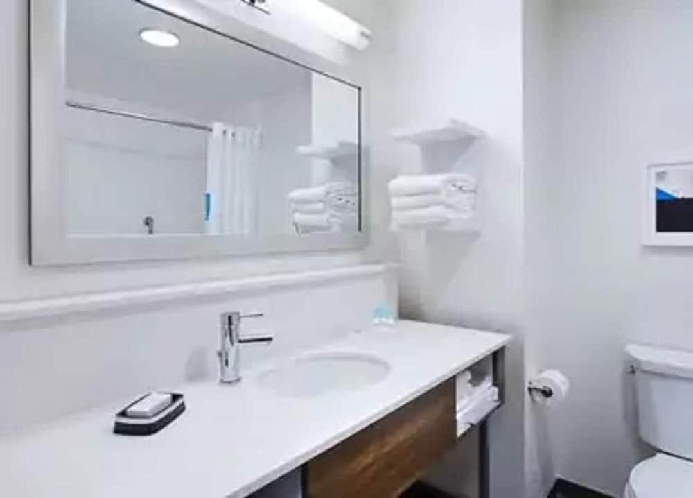 Hampton Inn & Suites Aurora South Denver photo 33
