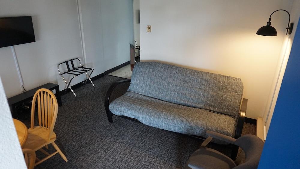Windjammer Motor Inn photo 7