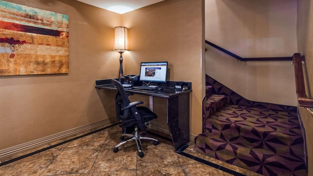 Best Western Manhattan Inn photo 27
