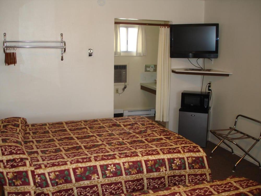 Tops Motel photo 6