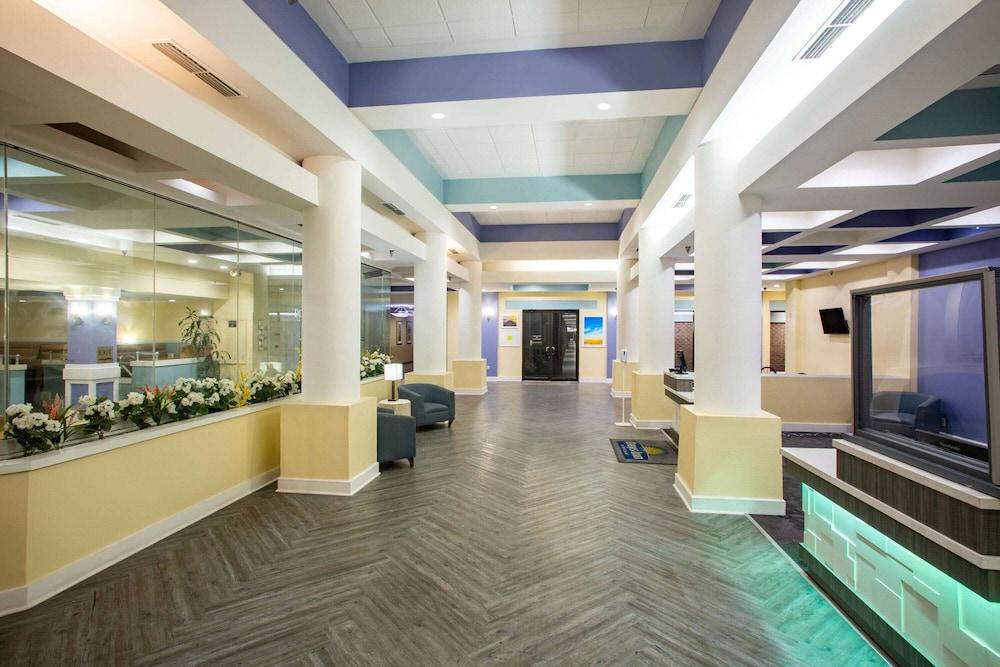 Super 8 by Wyndham Mobile I-65 photo 2
