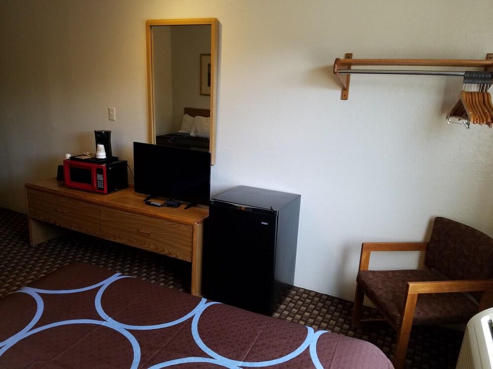 Auburn Inn photo 7