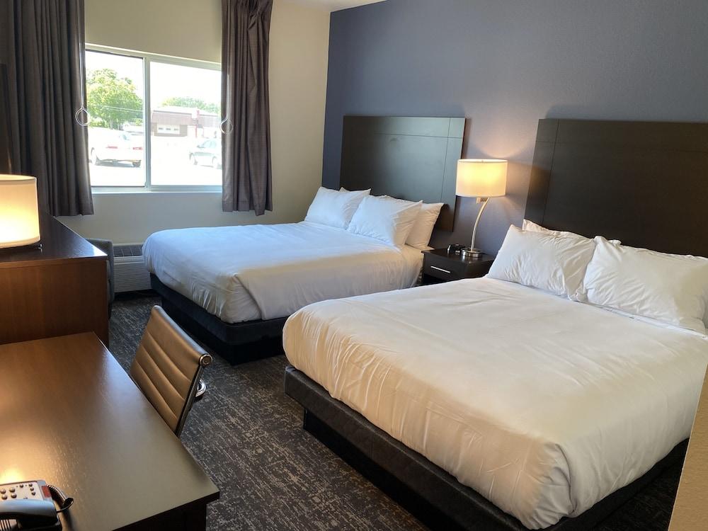 Cobblestone Inn & Suites - Forest City photo 5