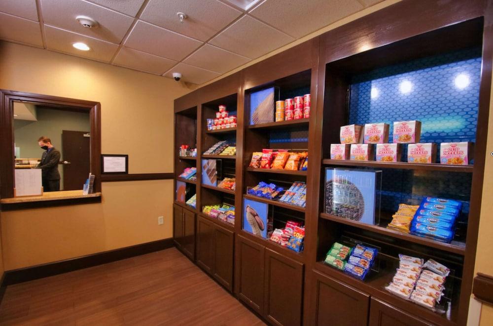 Hampton Inn & Suites Jacksonville - Beach Blvd/Mayo Clinic photo 24