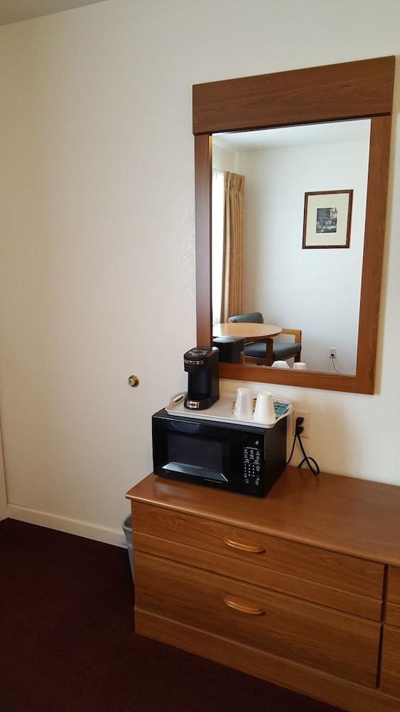 Tall Winds Motel photo 5
