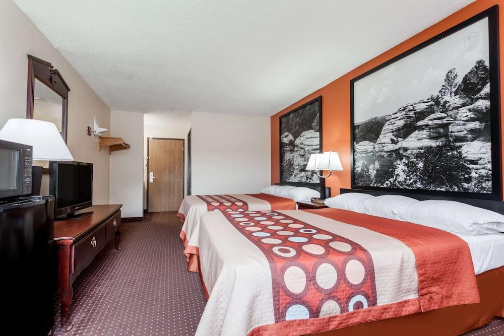 Super 8 by Wyndham Harrisburg photo 11