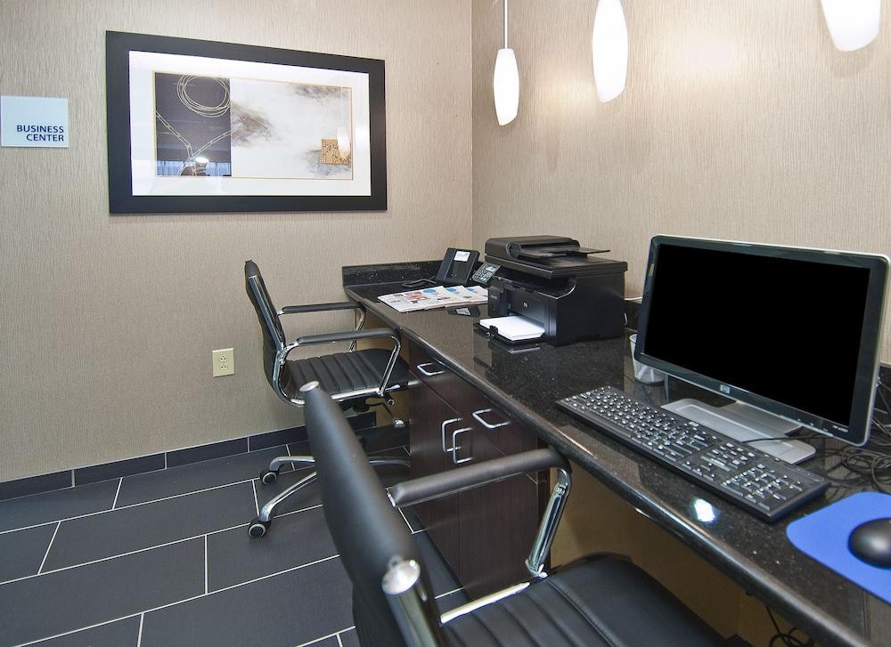 Holiday Inn Express & Suites Jackson / Pearl Intl Airport by IHG photo 21