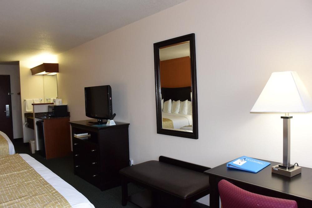 Travelodge Suites by Wyndham Newberg photo 36
