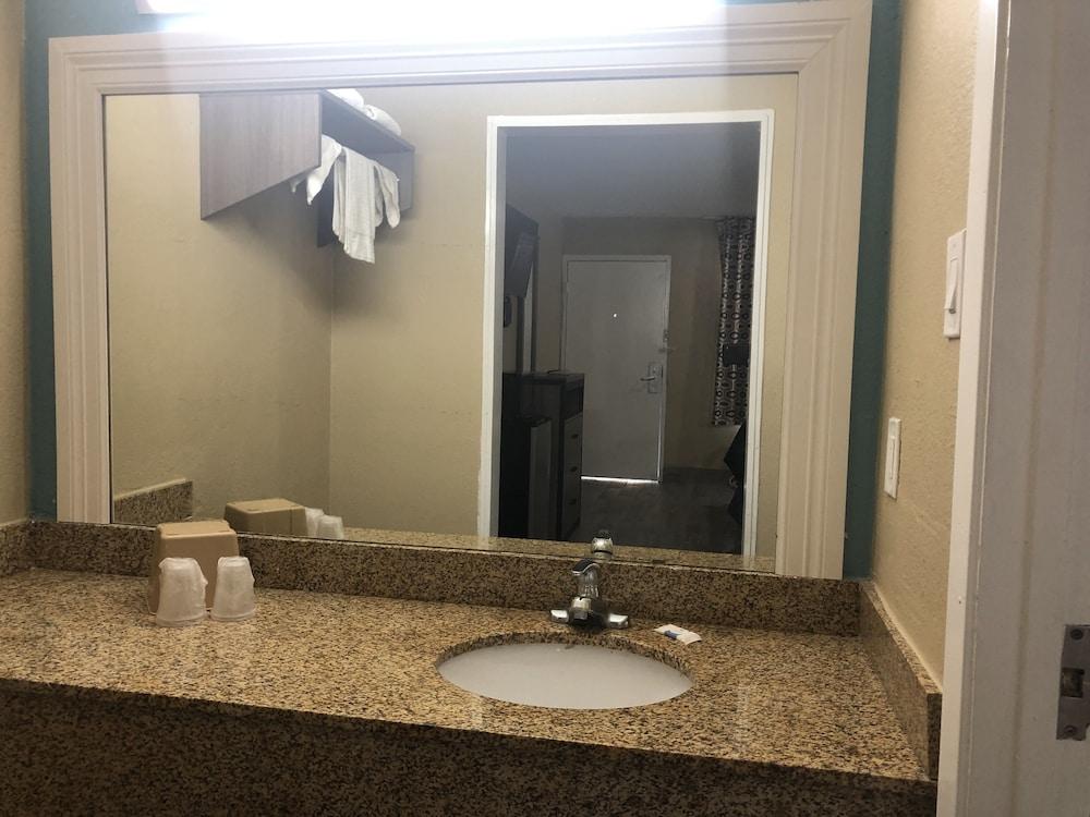 Luxury Inn & Suites photo 6