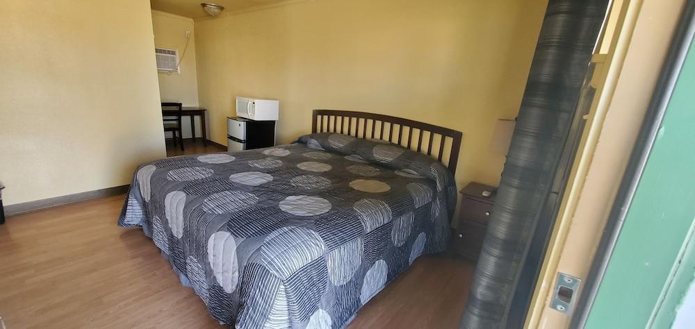 Town & Country Motel photo 12