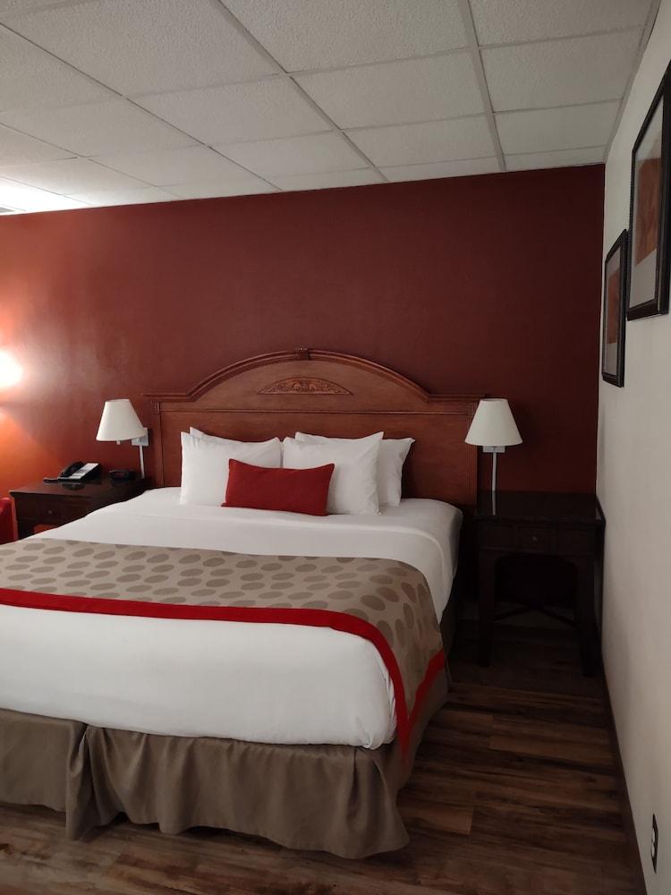 Ramada by Wyndham Albert Lea photo 25