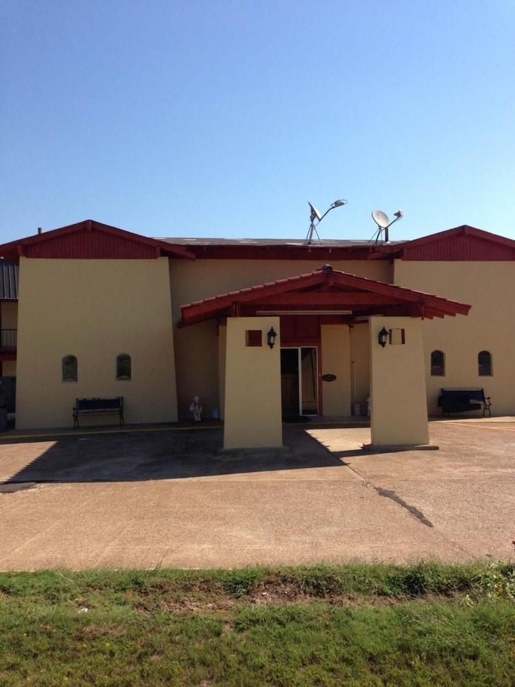 Sportsman Inn and Suites photo 9