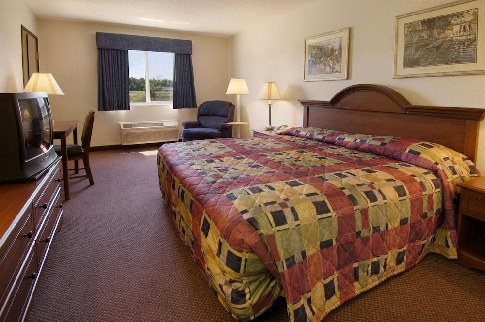 Baymont by Wyndham Dowagiac photo 4