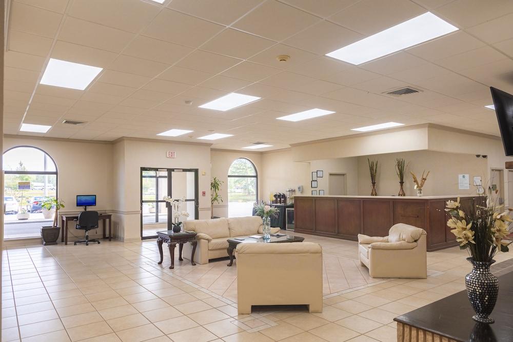 Cottonwood Suites Savannah Hotel & Conference Center photo 14