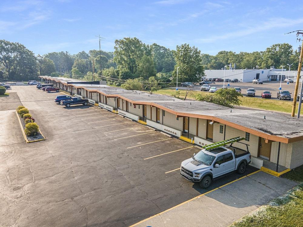 Great Lakes Inn and Suites photo 19
