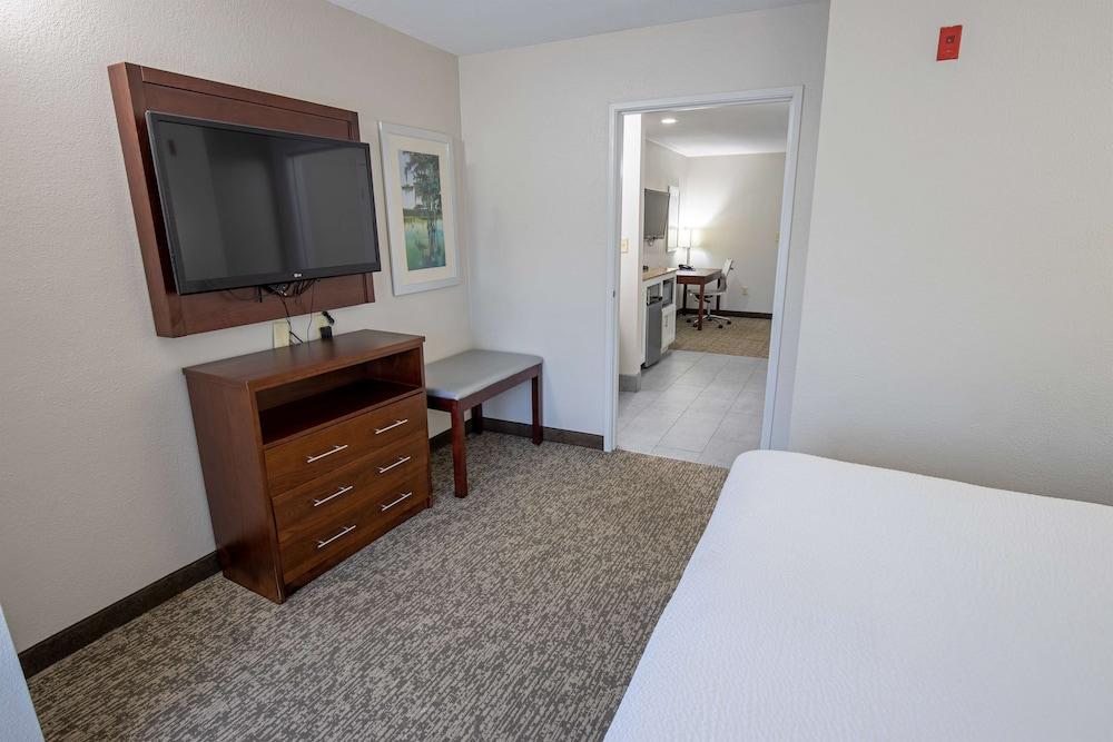 Best Western Plus Vermilion River Inn & Suites photo 13