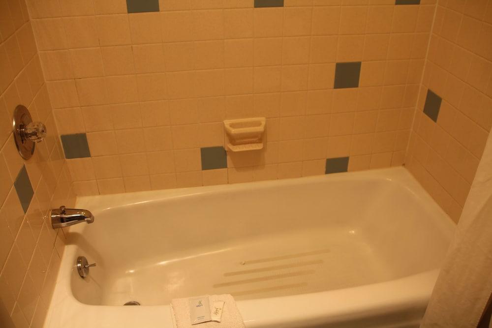 Budget Inn - Troy photo 18