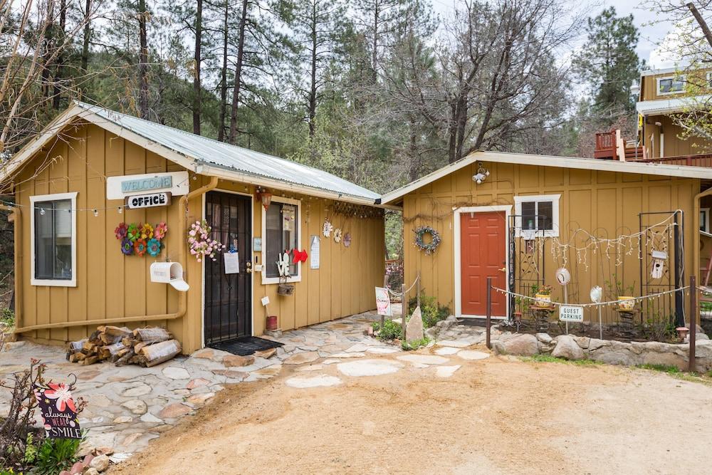 Crown King Cabins Suites and Bunkhouse photo 2