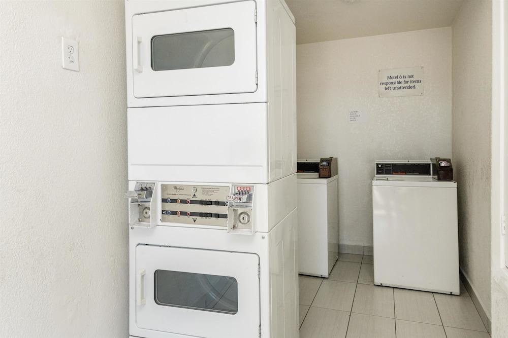 Motel 6 Fort Worth, TX - North photo 4