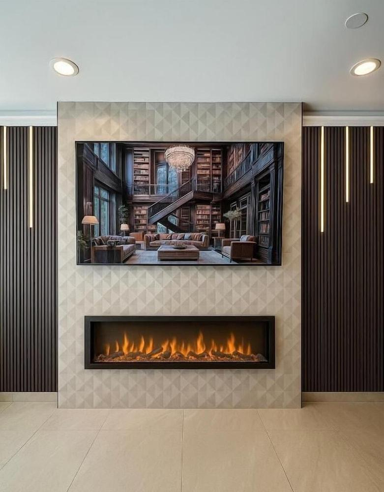LIV Hotel Bronx - Newly Built photo 16