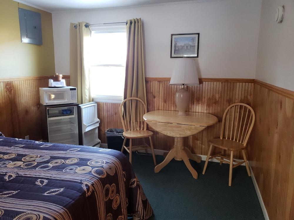 The Colonial Motel photo 18
