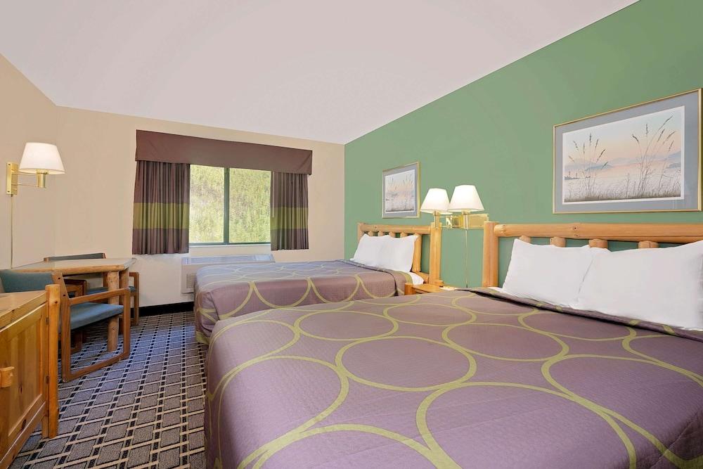 Super 8 by Wyndham Cloquet photo 12